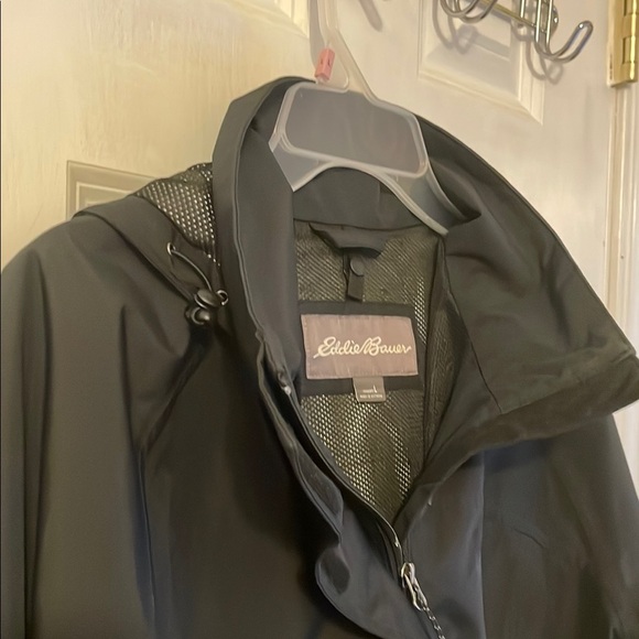 Eddie Bauer Black Raincoat with High Collar and Water-Resistant Fabric - Picture 3 of 7